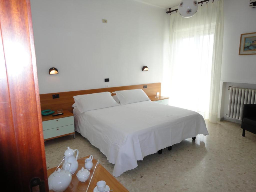 Hotel Riviera Bari Habitación foto